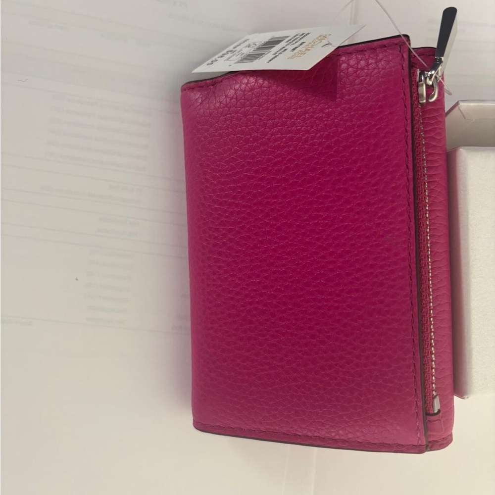 Michael Kors Fuchsia wallet - Picture 2 of 3